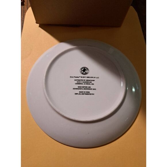 Elvis Presley Signature Collector Plate Hawaiian Style 8" 2017 - Picture 3 of 3